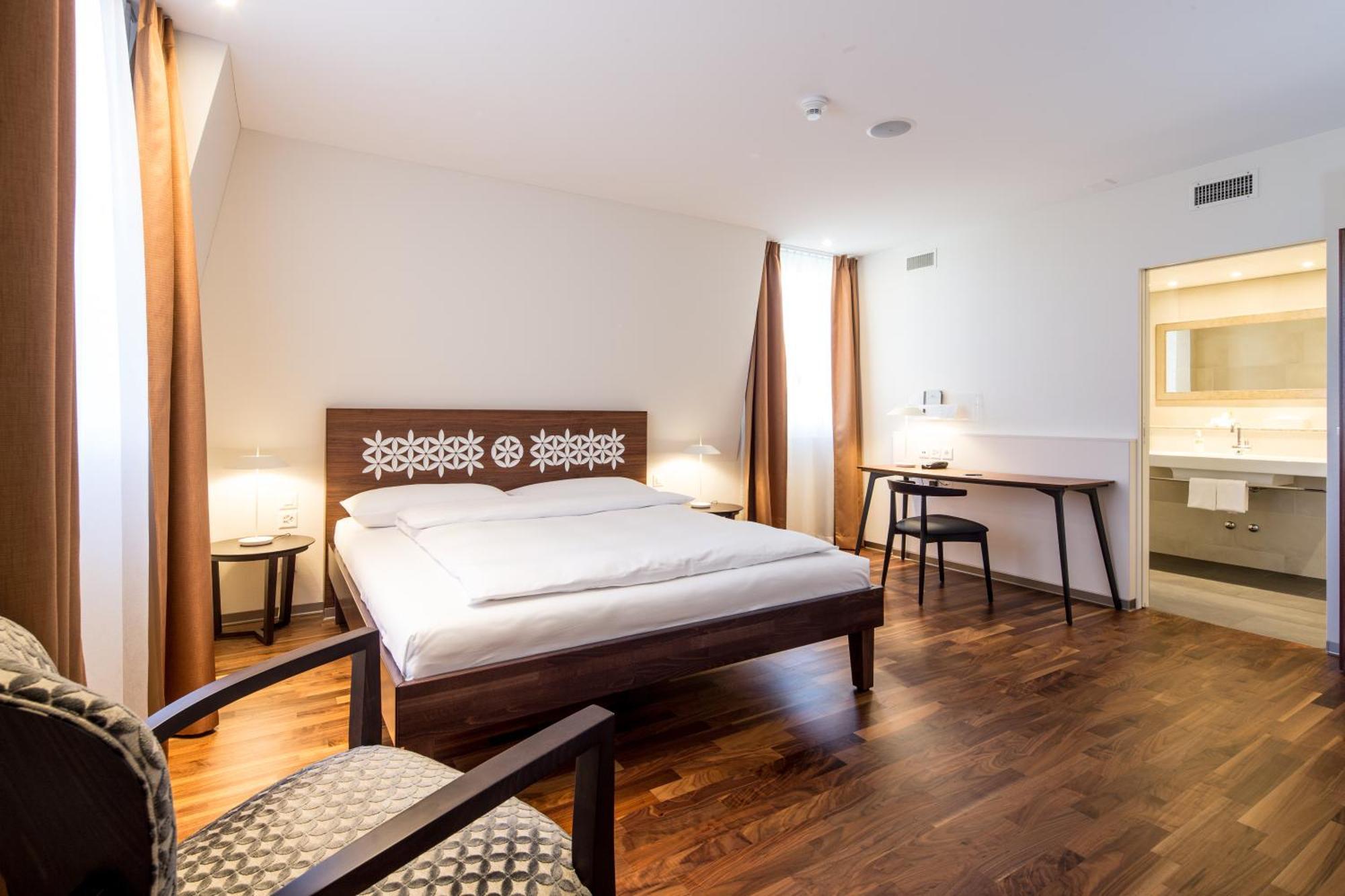 Hotel Schweizerhof Basel Bagian luar foto