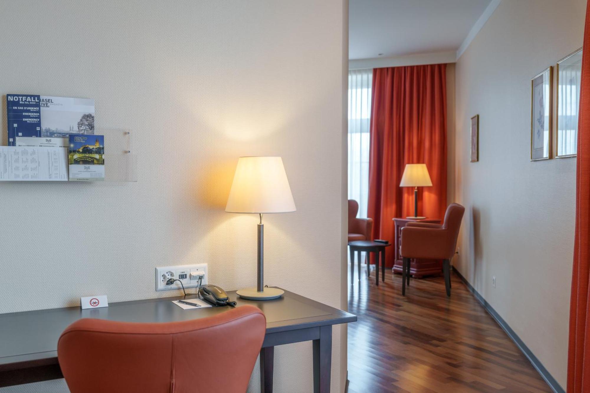 Hotel Schweizerhof Basel Bagian luar foto