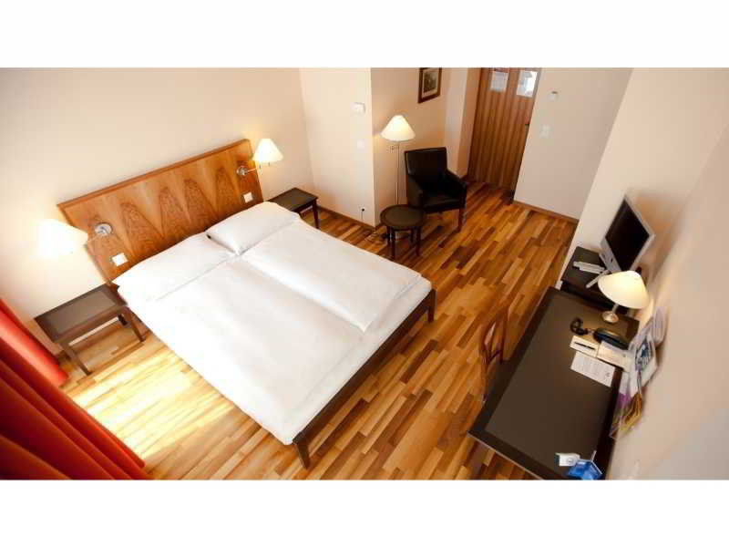 Hotel Schweizerhof Basel Bagian luar foto